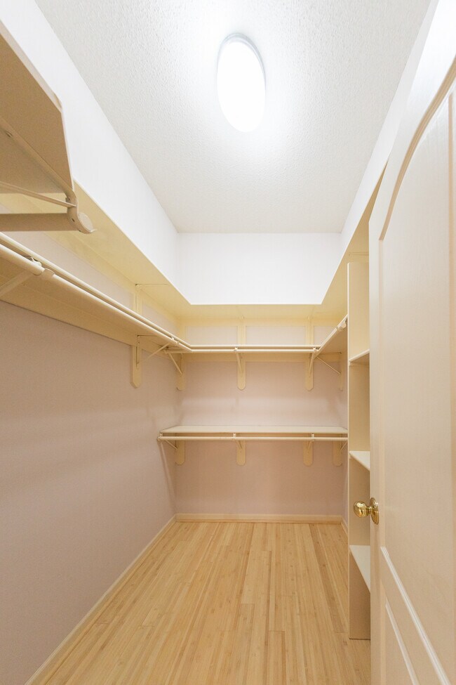 Building Photo - 618 Chaucer Ln