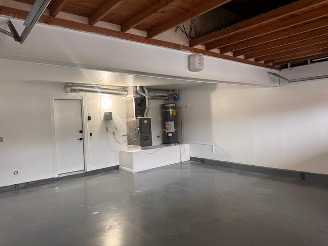 Building Photo - 23940 Vía Rosa Linda