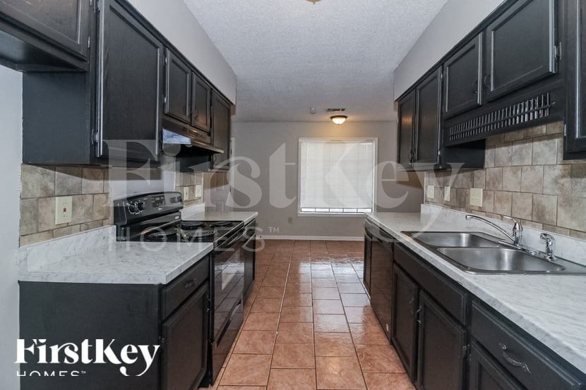 Building Photo - 6614 Red Birch Dr