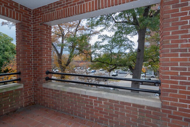 Building Photo - The Senate Club - 2 bedroom/2 bath **** MO...