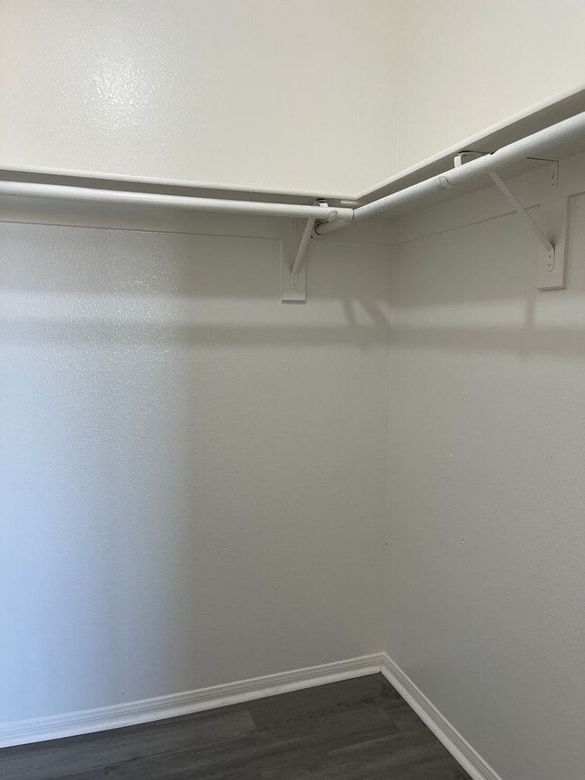 Building Photo - 3 bedroom 2 bathroom home available in Apple Valley!