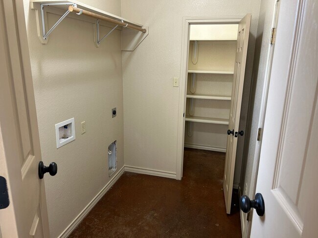 Building Photo - Cozy 2 Bed 2 Bath Home