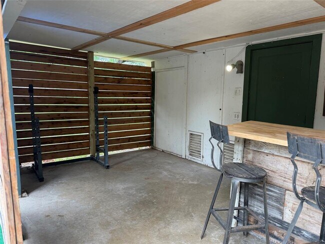 Building Photo - 4618 Englewood Dr