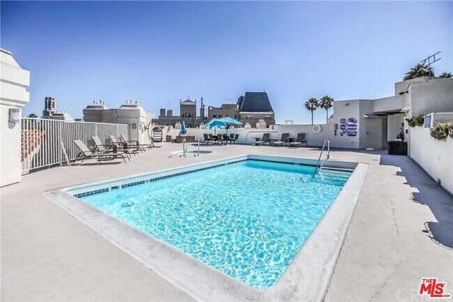 Building Photo - 620 S Gramercy Pl