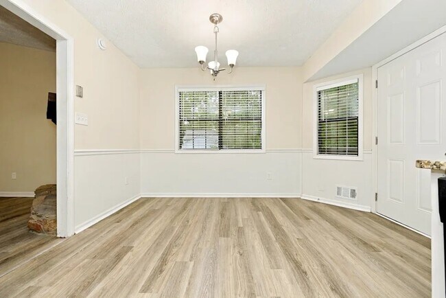 Building Photo - 124 Fairview Way