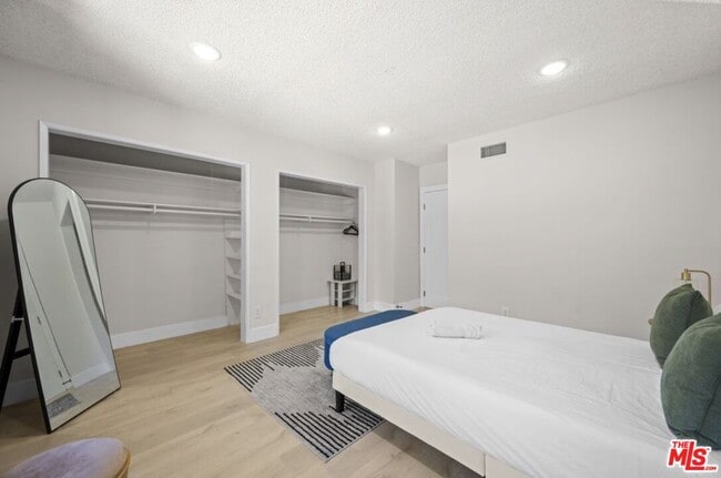 Building Photo - 2617 S Beverly Dr