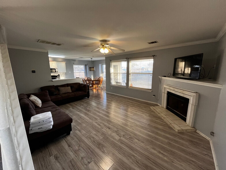 Building Photo - 1005 Betty Baker Cove