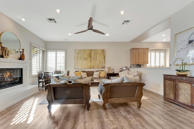 Building Photo - Queensridge Beauty - 5 bedroom on a 1/4+ acre lot