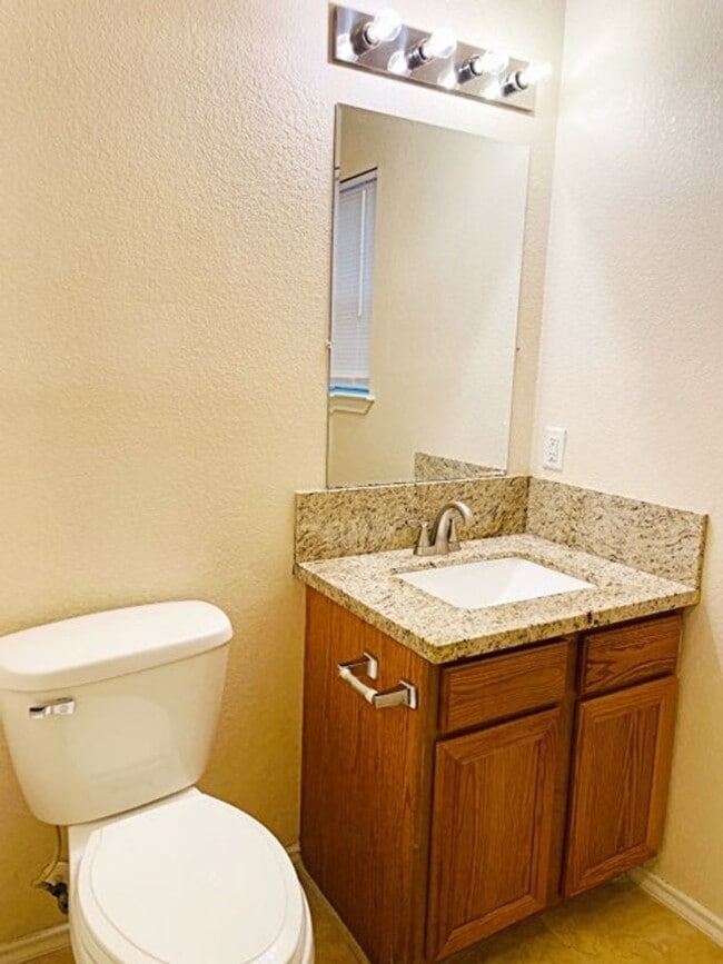 Building Photo - 2235 Toledo St