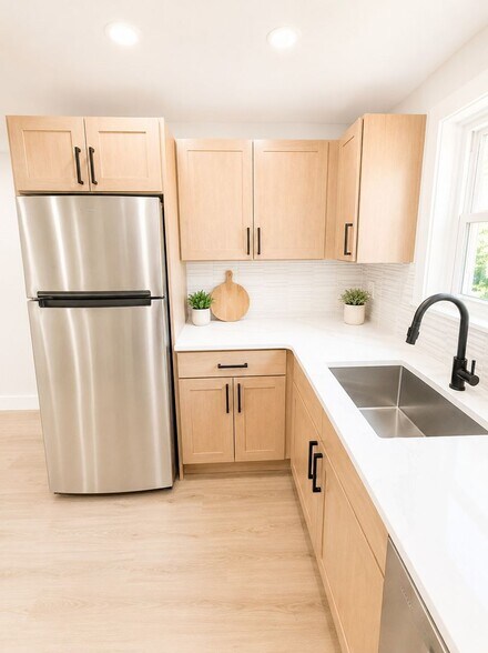 Building Photo - Oak Gardens Apartment (LO)