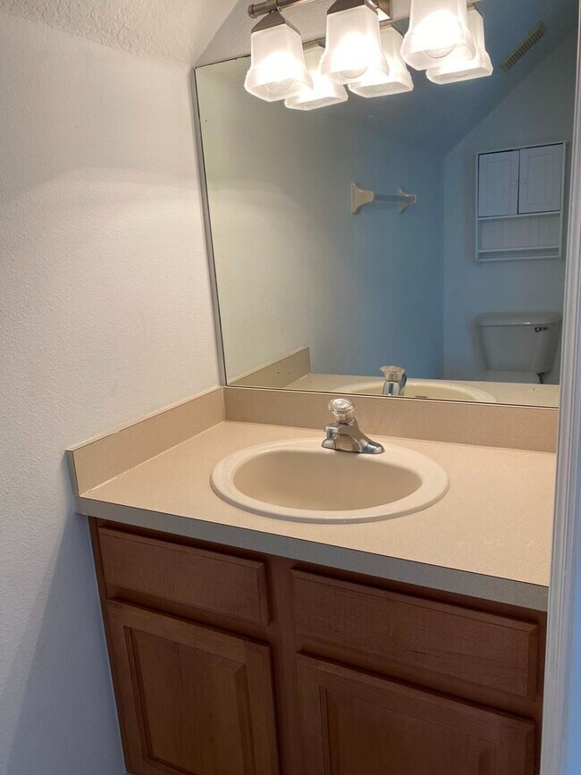 Building Photo - 3 bedroom townhouse in Largo - Seminole Pa...