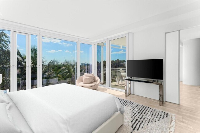 Building Photo - 9001 Collins Ave