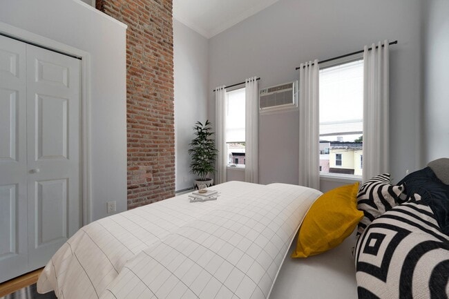 Building Photo - 132 Lincoln St