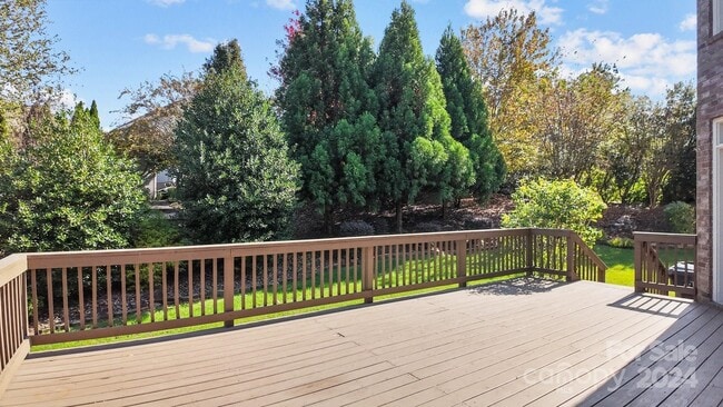 Building Photo - 9440 Wallace Pond Dr