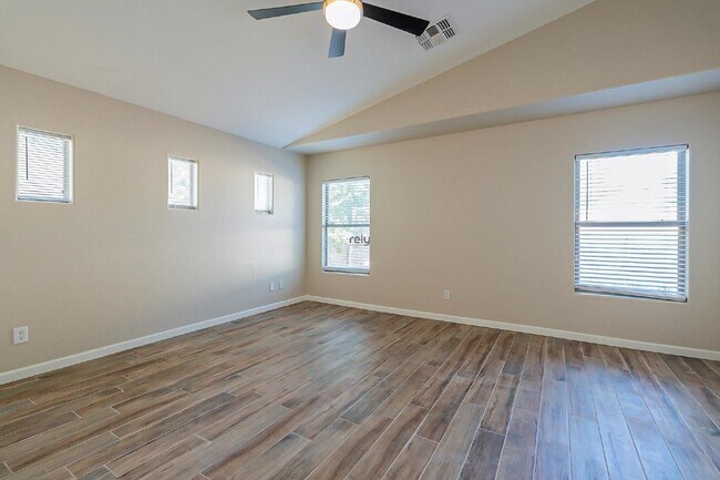 Building Photo - 11570 W Yuma St