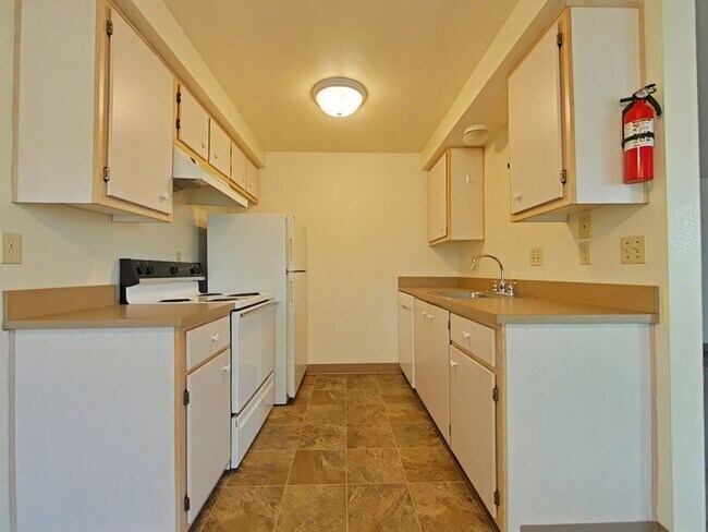 Building Photo - 2 Bedroom Apartment ~ Near Lilly Park