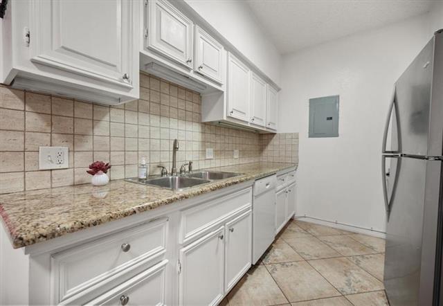 Building Photo - 4420 Harlanwood Dr