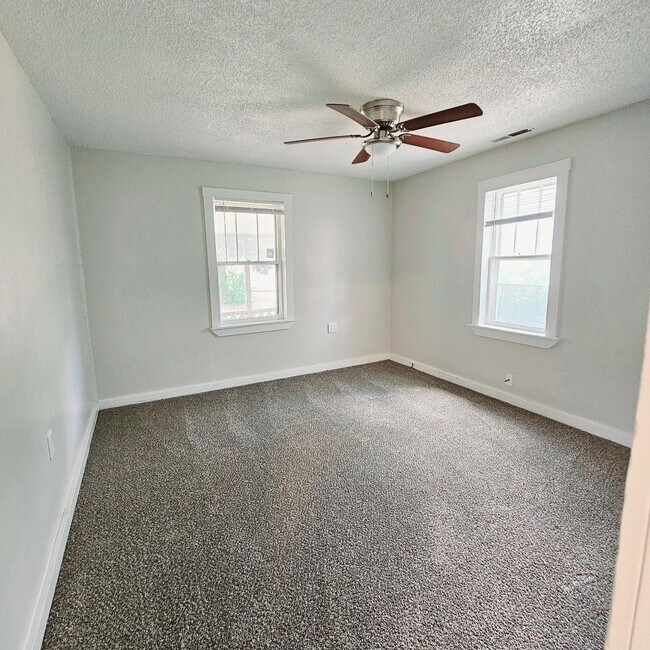Building Photo - Fully Remodeled 2-Bed, 1-Bath Home in Old ...