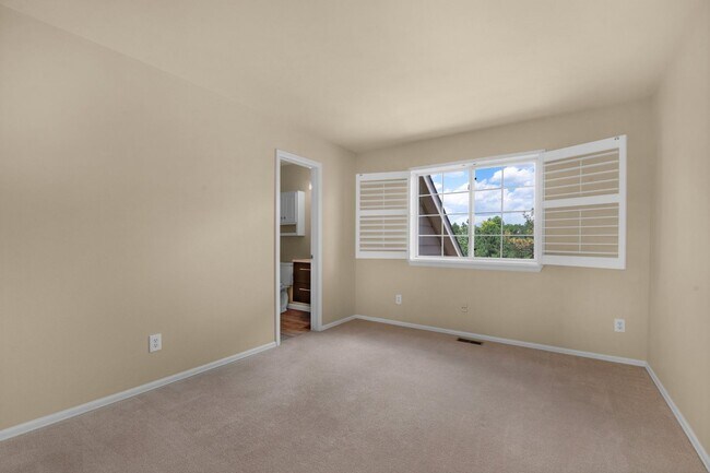 Building Photo - 2420 Regal View Ct