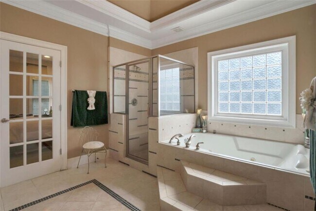 Building Photo - 415 Oxmoor Lake Dr