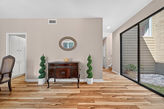 Building Photo - 1320 Chardonnay Dr
