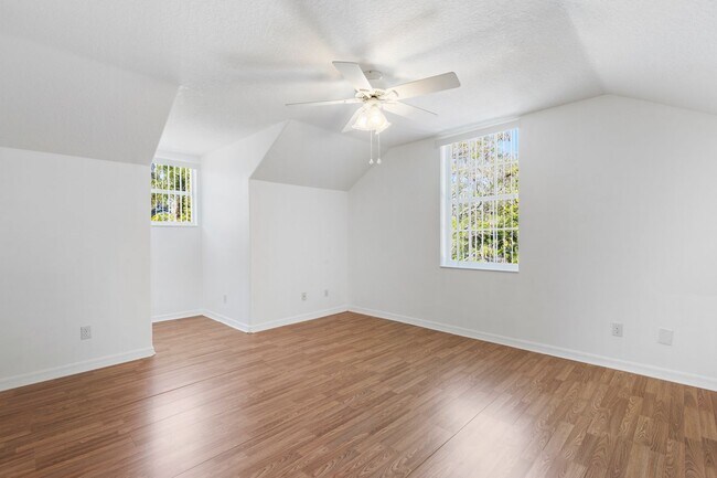 Building Photo - Charming Renovated 4BR/3BA Single Family Home