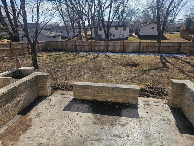 Building Photo - 1209 Pearson Pkwy