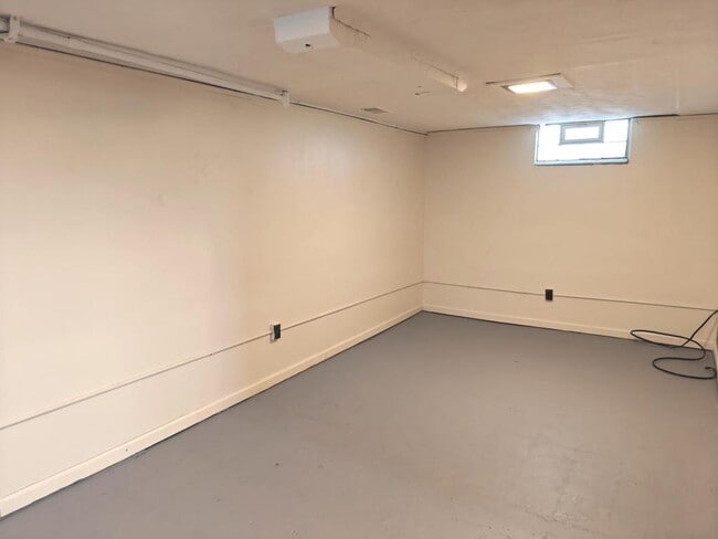 Building Photo - 1409 Royal Ave