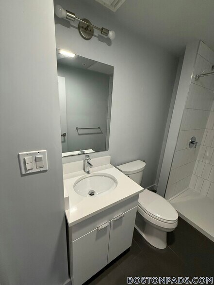 Building Photo - 145 Munroe St