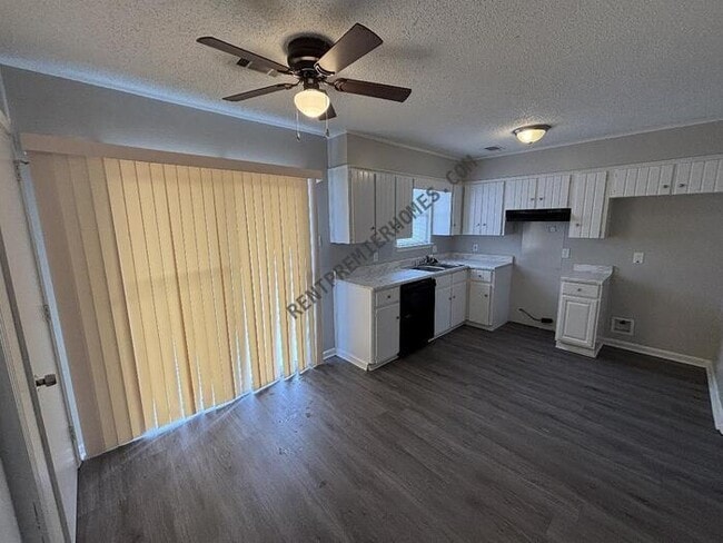 Building Photo - 2007 Cloverdale Rd