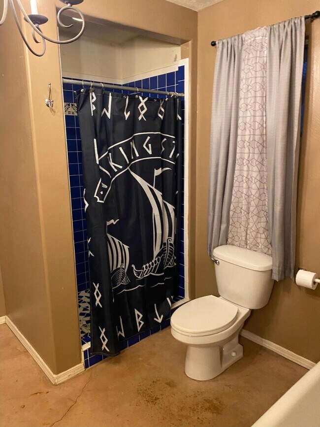 Building Photo - 170 El Cerro Lp