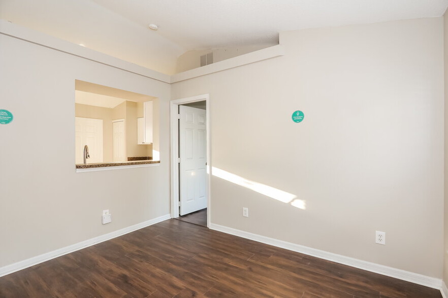 Building Photo - 12148 Woodglen Cir