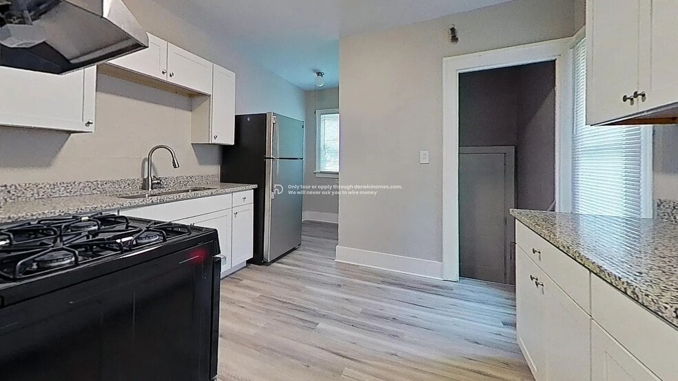 Building Photo - 2216 N Linsley Ct