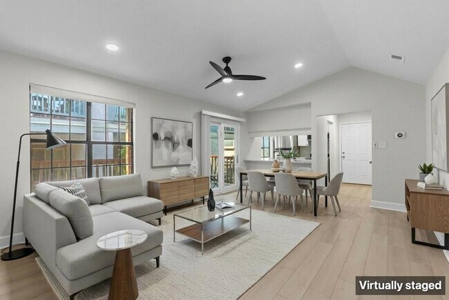 Building Photo - 2215 Post Rd