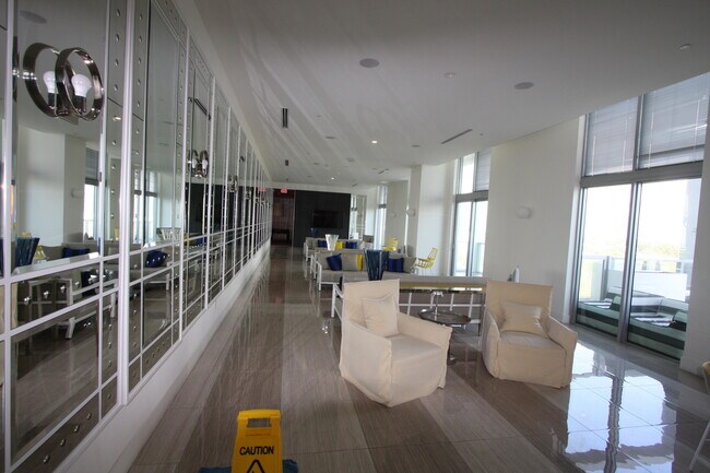 Building Photo - 2000 Metropica Wy