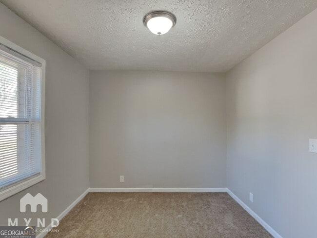 Building Photo - 2945 Botany Dr