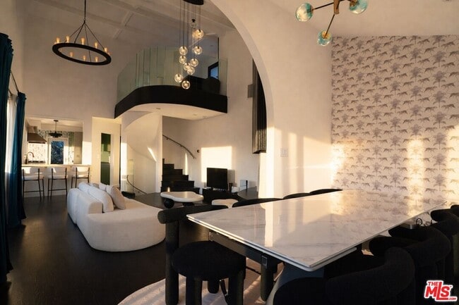 Building Photo - 8810 Hollywood Blvd