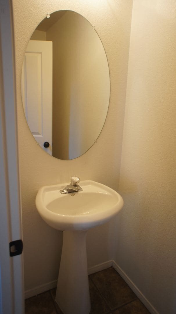 Building Photo - Beautifully designed 2Bed/2Bath/2Car Townhome located in Summerlin