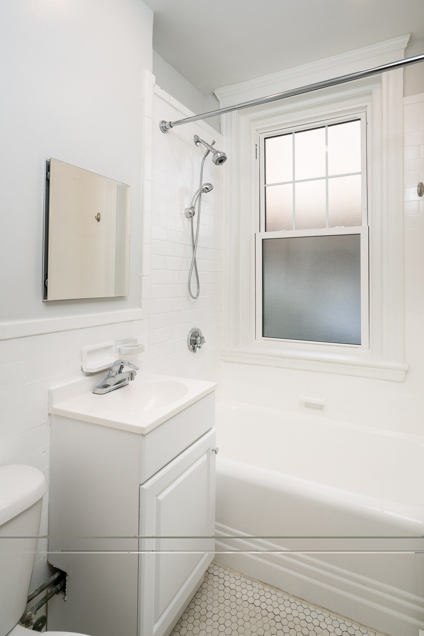 Building Photo - 27 Forest St