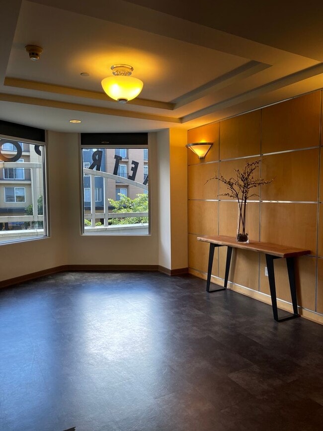 Building Photo - Fantastic Condo in the Heart of Downtown B...