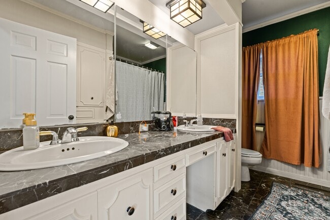 Building Photo - 2509 Wooded Acres Dr