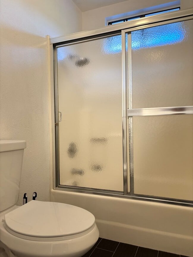 Building Photo - Spacious 3 bedrooms 3 full baths home in C...