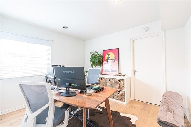 Building Photo - 719 Poinsettia Ave