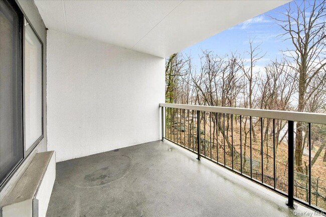 Building Photo - 500 High Point Dr