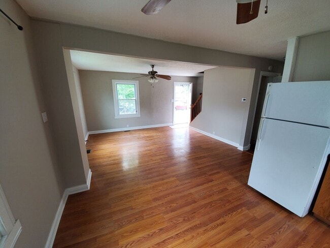 Building Photo - 4 Bedroom 1 Bath Home