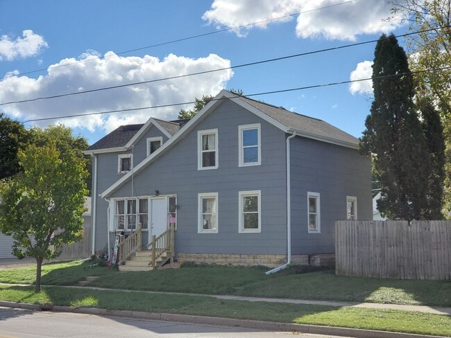 Building Photo - 220 4th St
