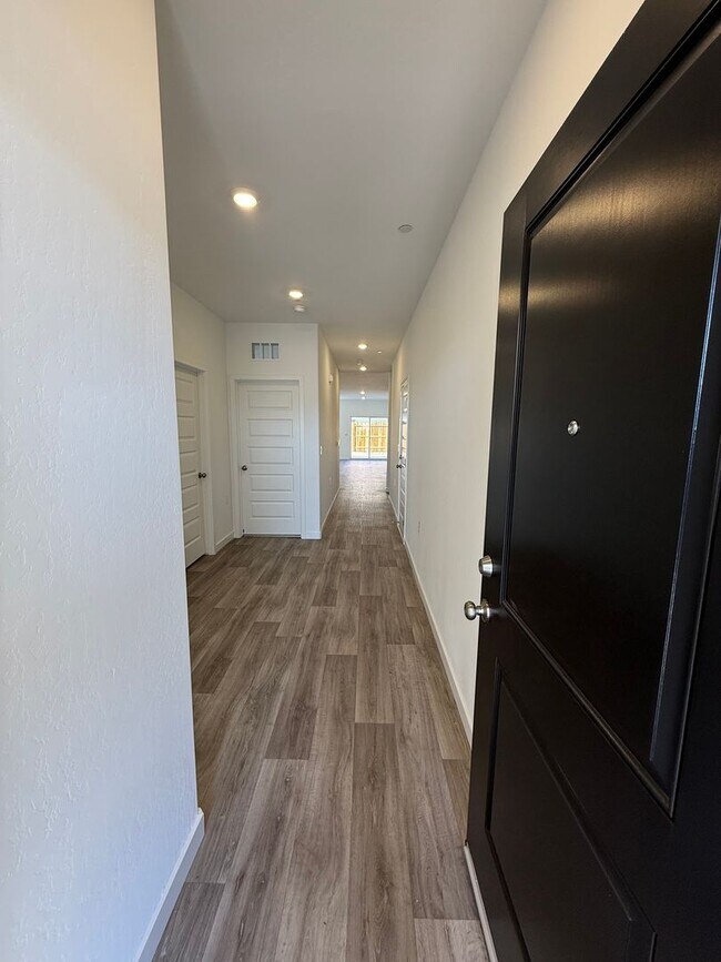 Building Photo - 7429 Sunshine Grv Dr
