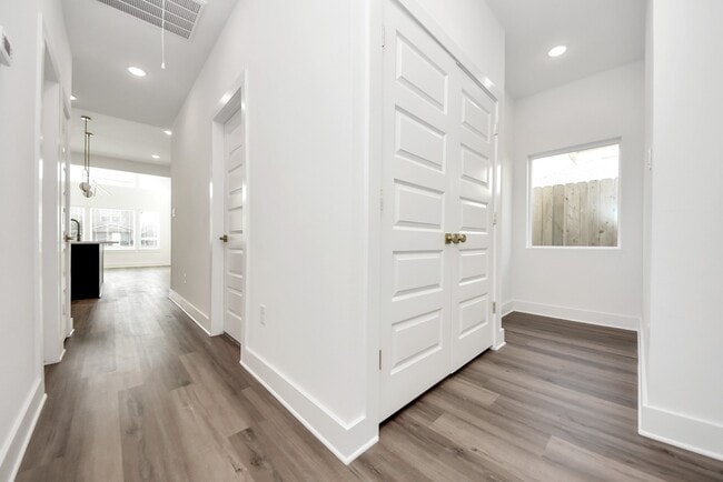 Building Photo - 8125 Cabot St