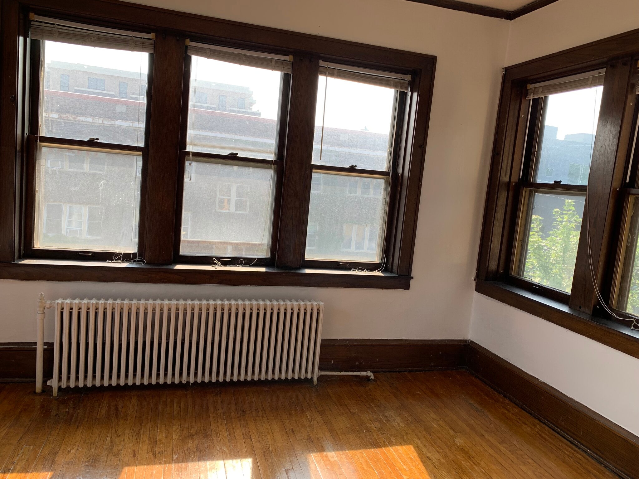 Sun room - 2910 James Ave S