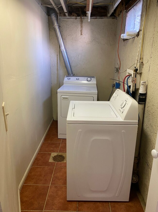 Building Photo - 1212 E 19th St